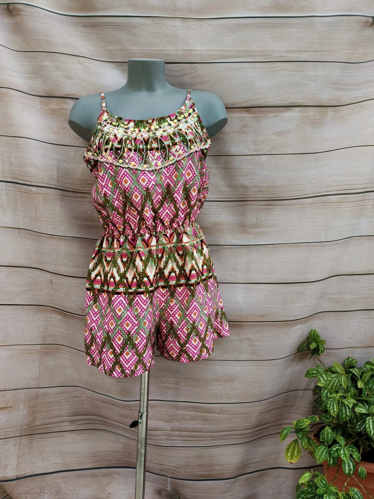 Mono corto estampado étnico con lentejuelas – Talla S (36/38) 💜